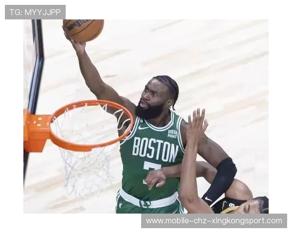 布朗快攻+暴扣，凯尔特人主场横扫猛龙！