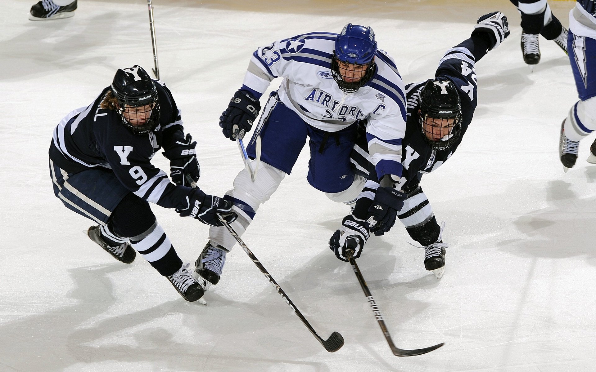 世界杯与欧冠联合开设官方青少年足球营 培养下一代球星